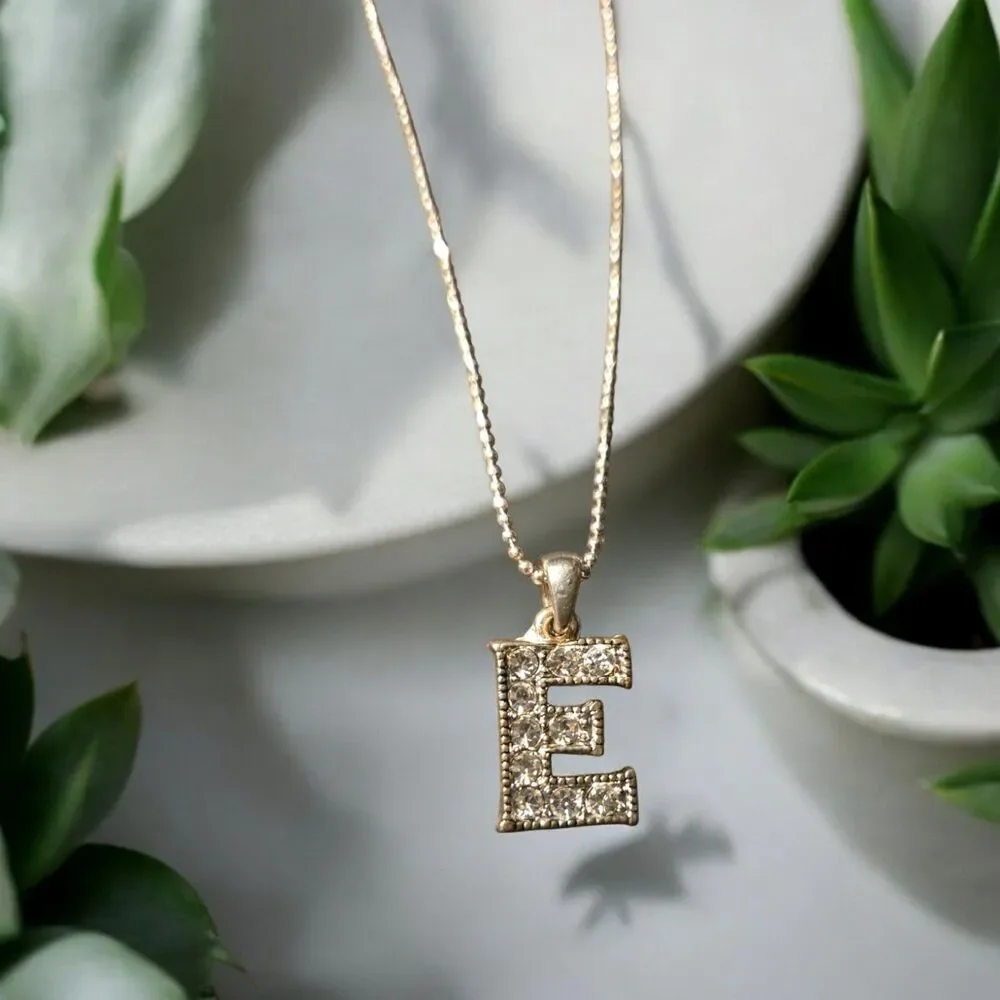 LETTER E PENDANT NECKLACE